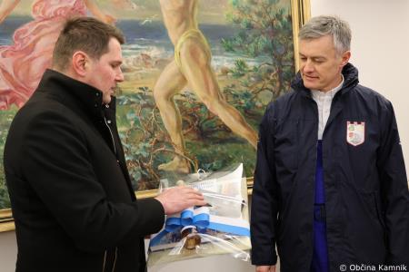 Kamnik so obiskali koranti iz Zamušanov pri Ptuju in v mestno jedro privabili nepregledno množico, željno ogleda tradicionalne pustne šege (88)